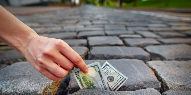 Giải mã chiêm bao nhặt được tiền theo nhiều khía cạnh 